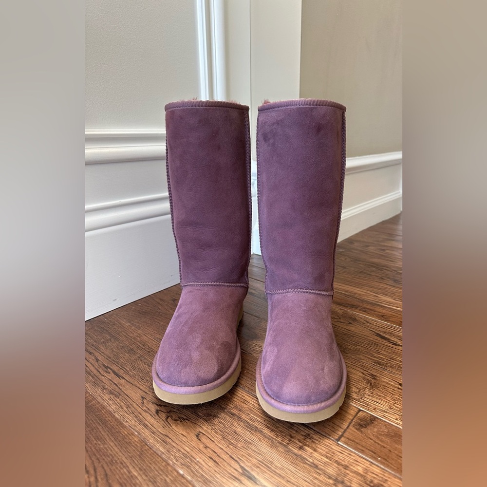 EUC UGG Women's Rum (plum purple) Classic Tall Sheepskin Boots Size 8